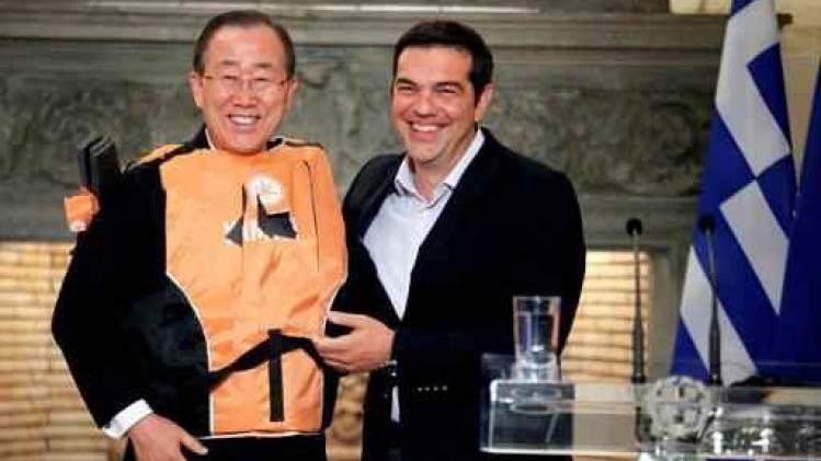 Tsipras geeft Ban Ki-Moon reddingsvest cadeau