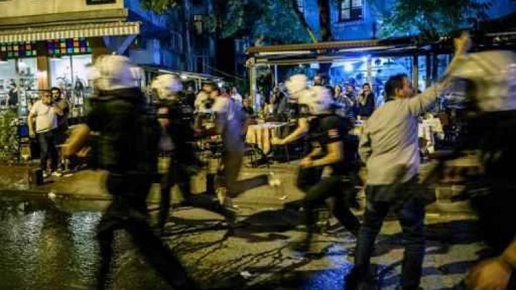 Turkse politie drijft manifestanten uit elkaar na islamistische aanval op platenzaak