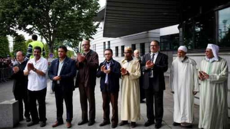 Duizenden Fransen herdenken vermoorde agent op initiatief van moslimorganisaties