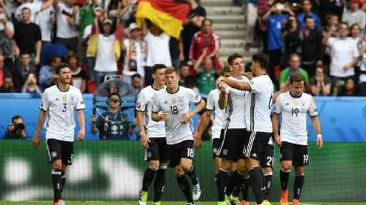 Duitsland en Polen zonder tegendoelpunten naar achtste finales