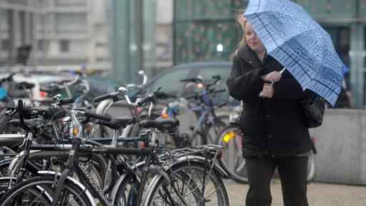 Lokale buitjes tijdens wisselend tot zwaarbewolkte maandagnamiddag
