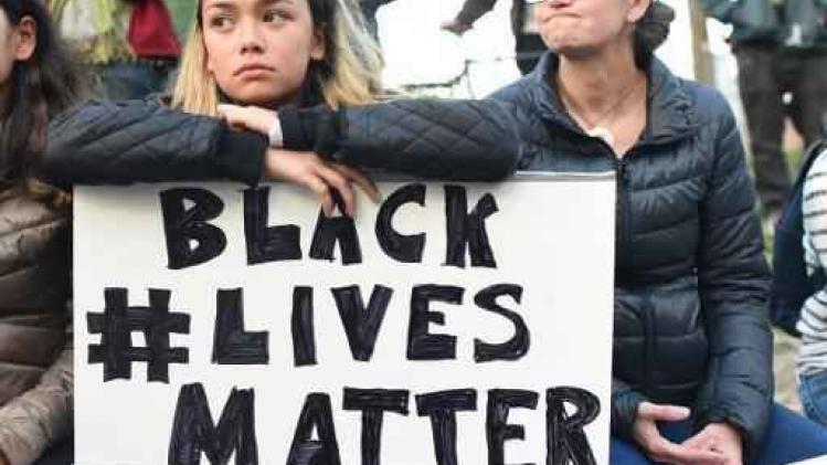 Agenten neergeschoten in Dallas - Amerikanen trekken de straat op en vragen gerechtigheid voor slachtoffers politiegeweld