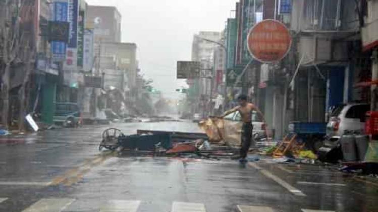 Tyfoon Nepartak doodt 3 mensen in Taiwan en komt aan land in China