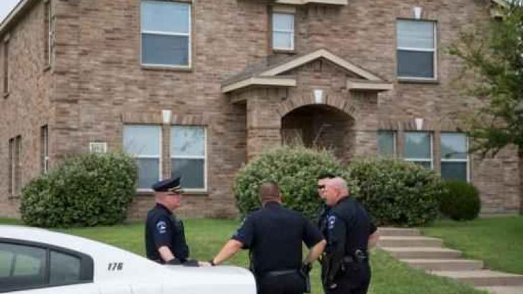 Agenten neergeschoten in Dallas - Schutter oefende schietpartij in zijn tuin