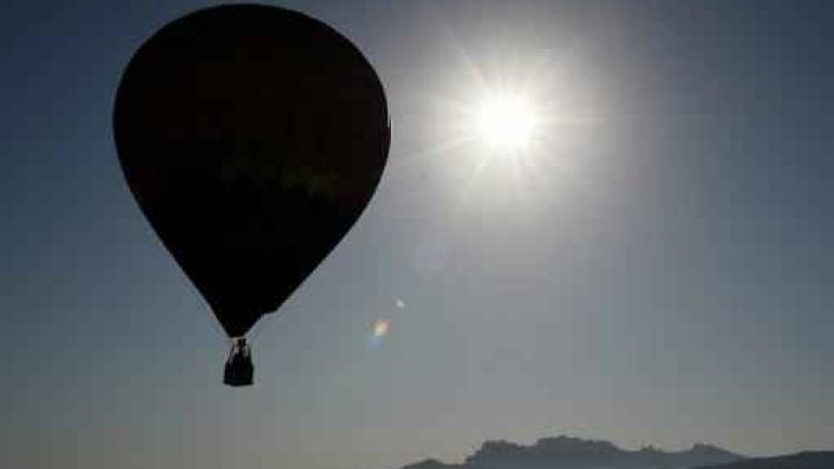 Russische avonturier stijgt op in Australië voor recordpoging met luchtballon