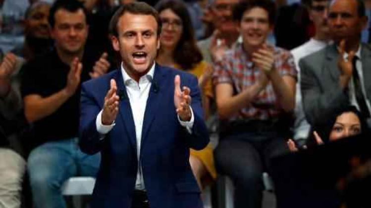 Franse minister Macron roept aanhangers op door te gaan "tot de overwinning"