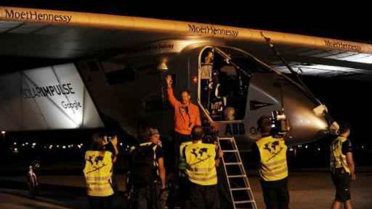 Zonnevliegtuig Solar Impulse rondt voorlaatste etappe van reis rond de wereld succesvol af