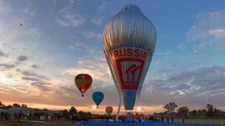 Rus breekt record voor wereldreis met luchtballon