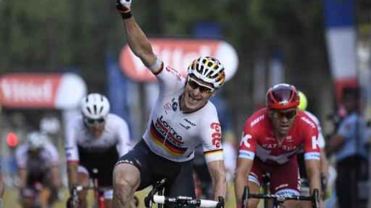 Tour - Recordaantal renners haalt finish in Parijs