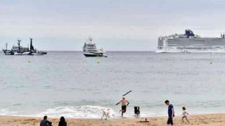 Cannes verbiedt grote tassen op het strand