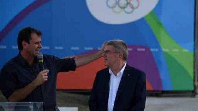 OS 2016 - Burgemeester van Rio excuseert zich bij Australiërs en overhandigt de sleutels van Rio