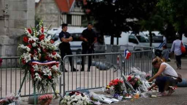 Gijzeling Franse kerk - Eerbetoon aan gedode priester voor Sint-Aleydiskerk in Schaarbeek