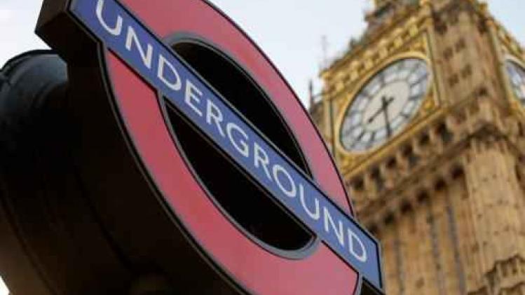 Jongen doet bijna alle metrostations in Londen aan om geld in te zamelen