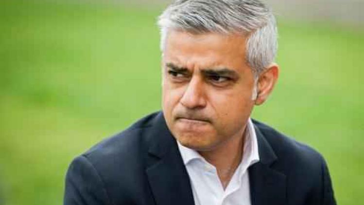 Londense burgemeester Khan maant aan tot kalmte na steekpartij