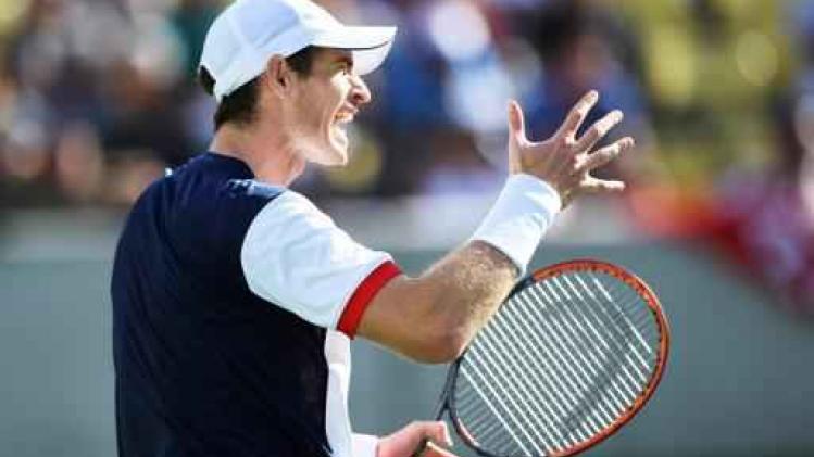 Titelverdediger Murray plaatst zich niet zonder moeite voor kwartfinales