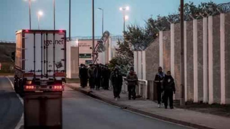 Migranten Calais pakken truckers steeds driester aan