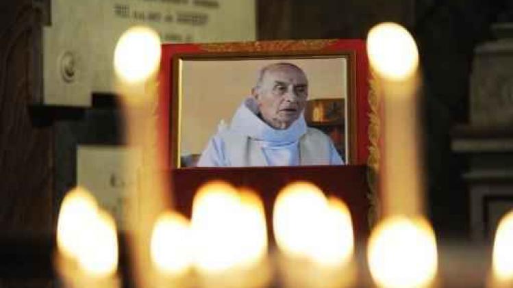 Paus noemt moord op Franse priester duivelse daad