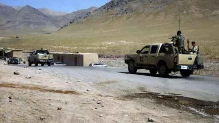 Afghaanse taliban maken talrijke gepantserde voertuigen en wapens buit