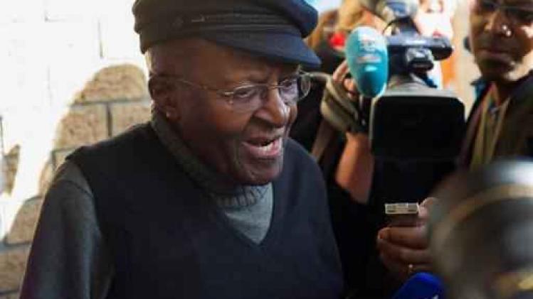 Zuid-Afrikaanse Nobelprijswinnaar Desmond Tutu verlaat het ziekenhuis