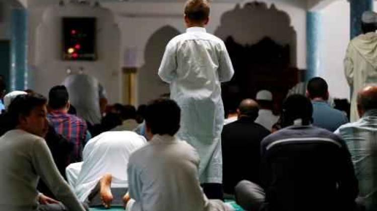 Ruim kwart Franse moslims beleeft religie strikt en staat zo in marge van maatschappij
