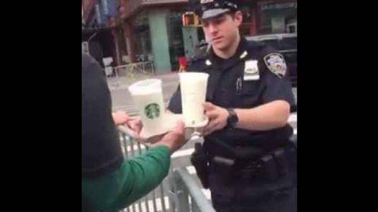 barista-bedankt-agenten-met-koffie-en-gebak-na-aanslagen-new-york