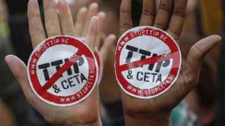 Manifestatie tegen CETA en TTIP - Vakbonden bezorgd over rechten van werknemers