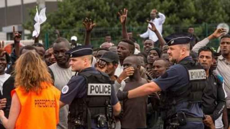 Rellen met migranten in Calais
