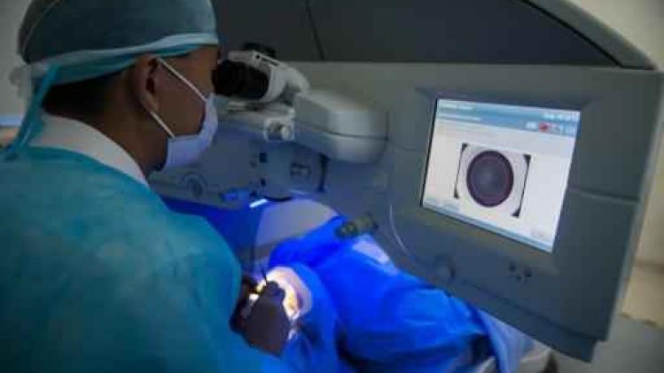 Andy Gijbels wint Vlaamse Phd Cup met werk over robottechnologie voor oogchirurgie
