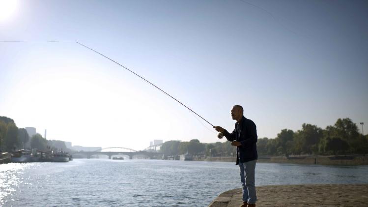 FRANCE-JAPAN-DAILYLIFE-PARIS-FISHING