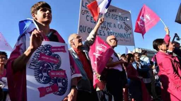 Tienduizenden mensen protesteren in Parijs tegen holebihuwelijk