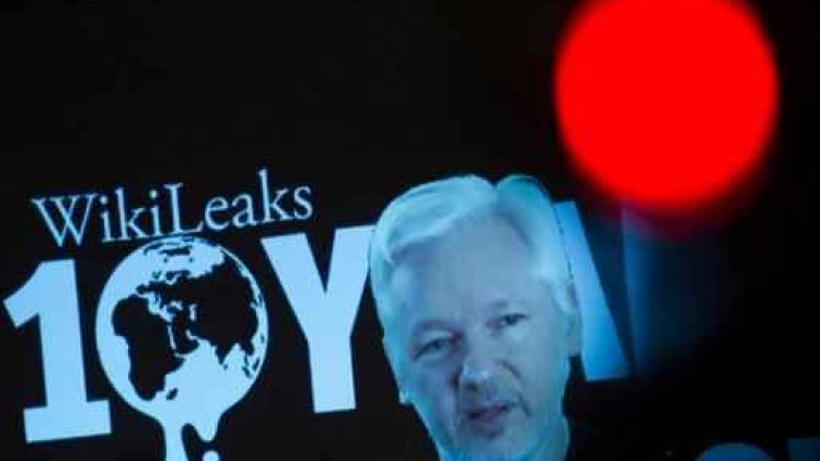 Internetverbinding Julian Assange afgesloten na lekken e-mails Clinton