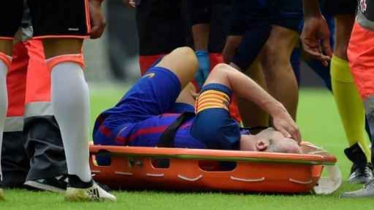 Barcelona is kapitein Andres Iniesta zes tot acht weken kwijt