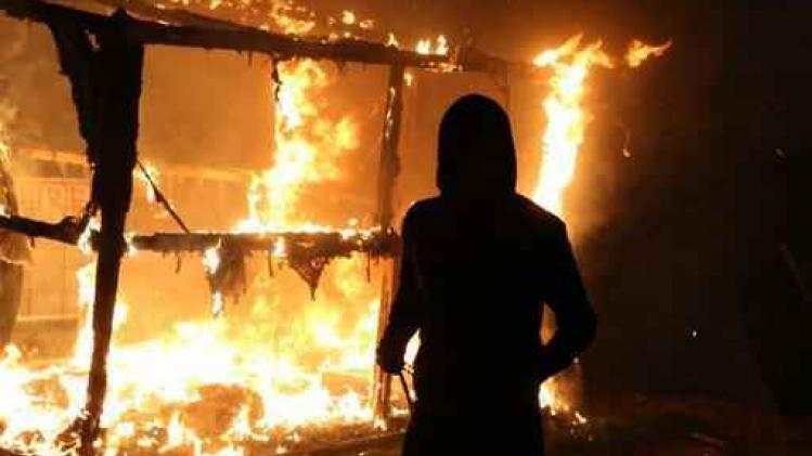 Nachtelijke branden in "Jungle" van Calais
