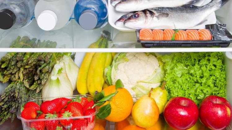 frigorifero pieno di cibo: dieta mediterranea