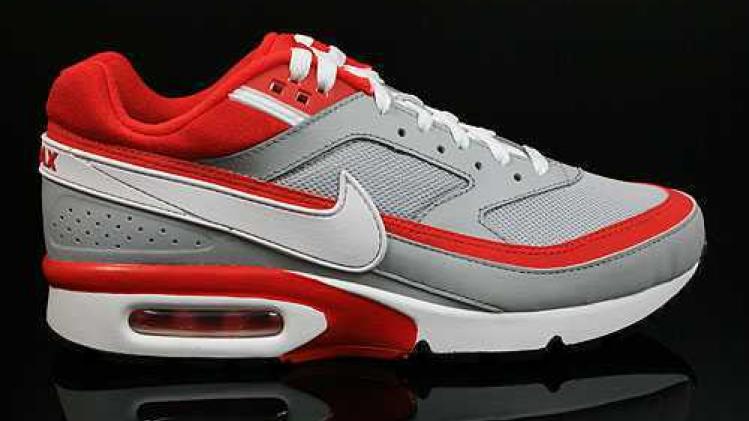 nike-air-classic-bw-textile-wolf-grey-sport-red-white-black-sneakers-358797-060
