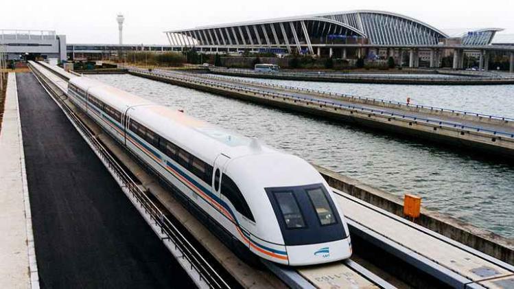 800px-a_maglev_train_coming_out_pudong_international_airport_shanghai