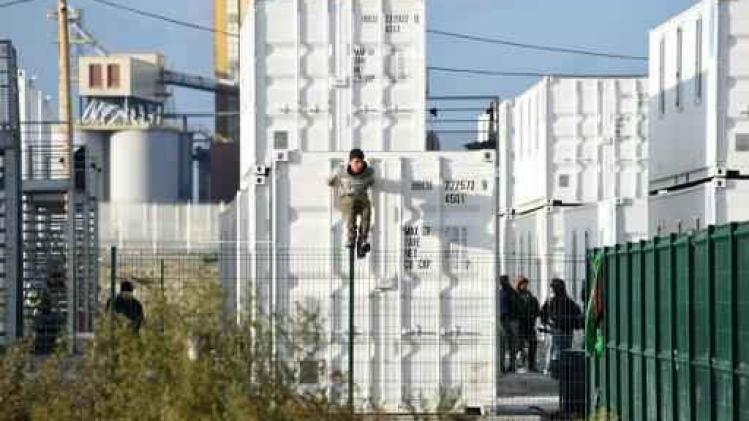 Evacuatie van 1.500 minderjarigen uit opvangcentrum Calais gestart