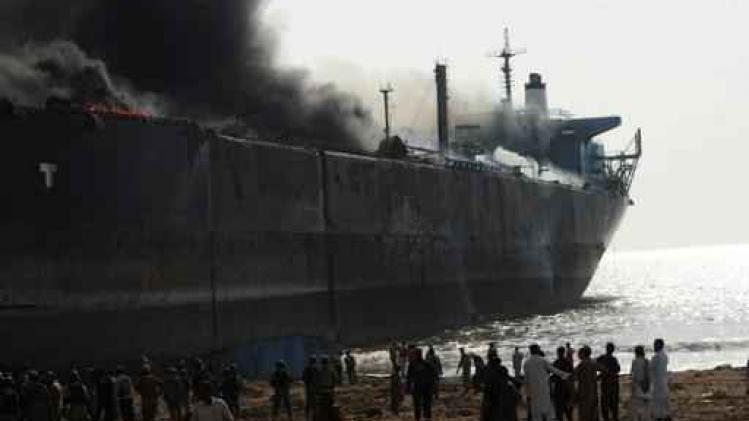 Dodentol bij brand op Pakistaanse tanker loopt op tot 26