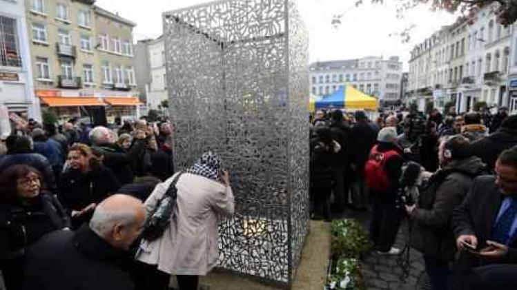 Molenbeek herdenkt slachtoffers van aanslagen met "Vlam van de hoop"