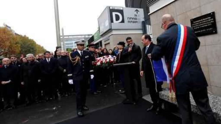 Frankrijk herdenkt aanslagen: Hollande onthult plakkaat aan stade de France