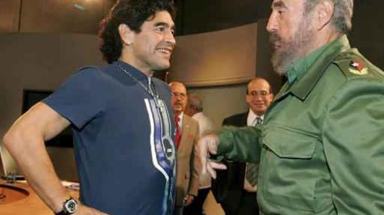 Fidel Castro overleden - Diego Maradona rouwt om "tweede vader"