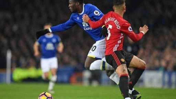 Belgen in het buitenland - Penaltyfout Fellaini kost Manchester United drie punten bij Everton