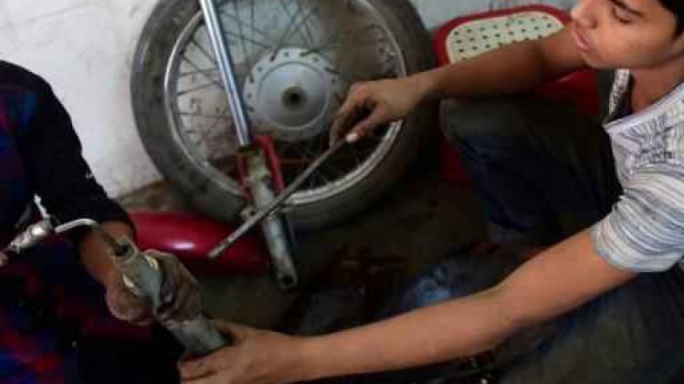Kindarbeiders in Bangladesh werken een ontstellende 64 uur per week