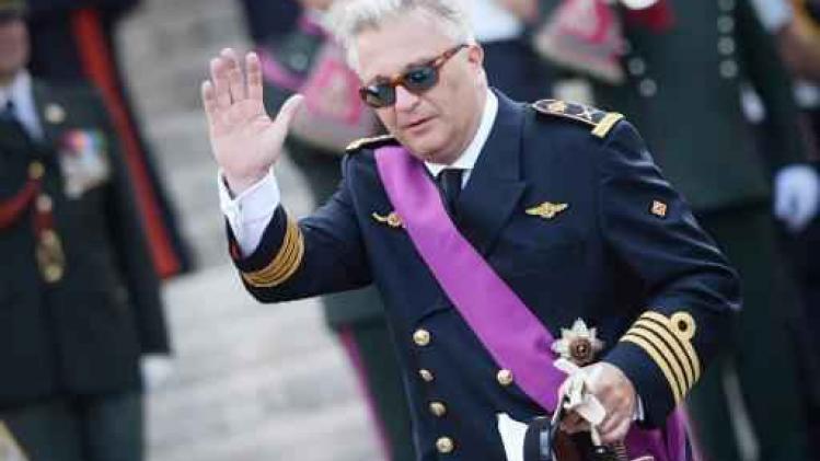 Premier Michel roept prins Laurent persoonlijk op het matje