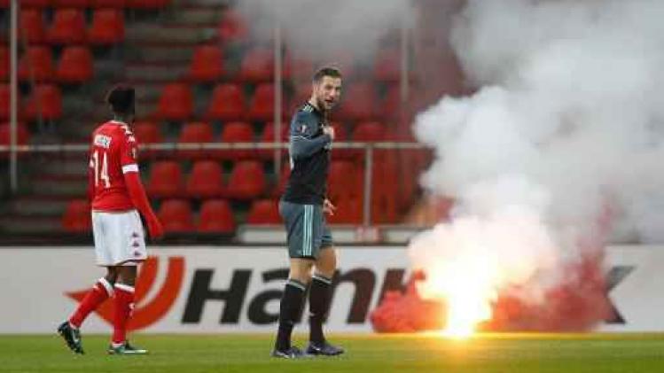 Ajax excuseert zich voor wangedrag fans in Luik