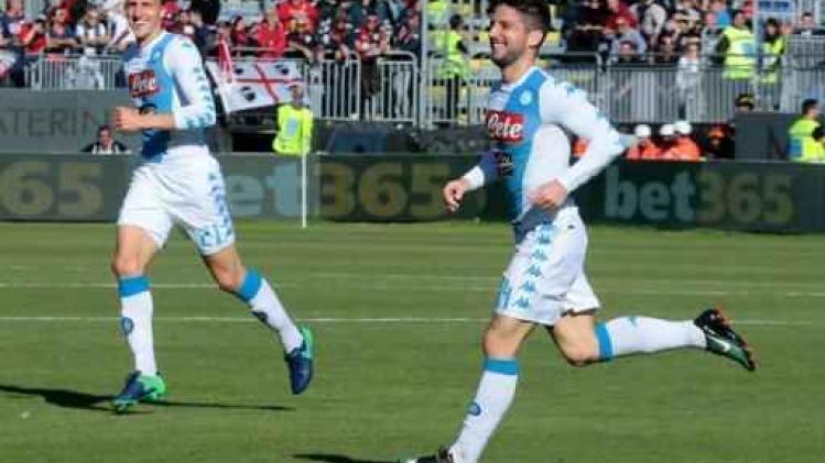 Mertens leidt Napoli met hattrick makkelijk voorbij Cagliari