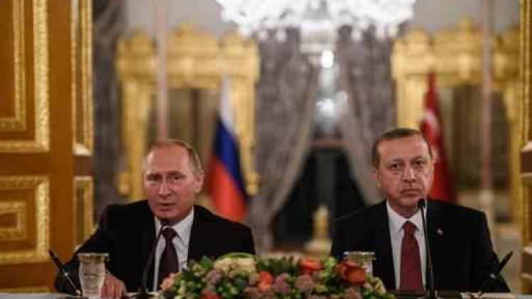 Russische ambassadeur doodgeschoten - Erdogan belde met Poetin