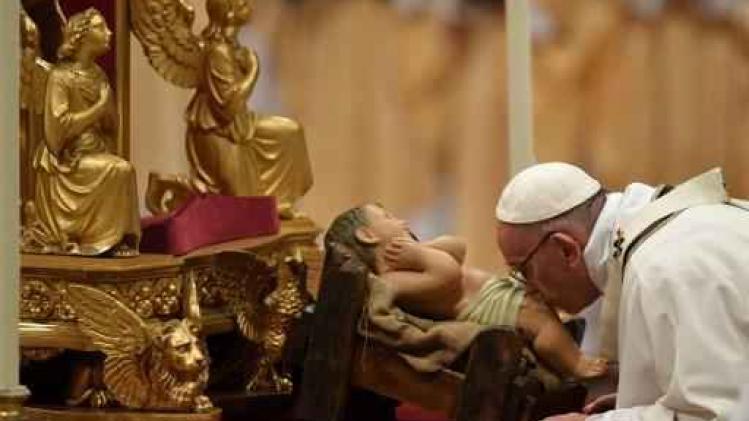 Paus Franciscus denkt op kerstavond aan lijdende kinderen