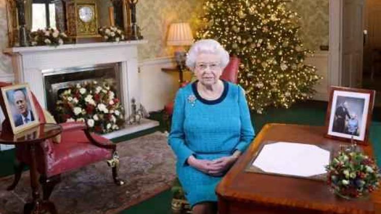 Queen Elizabeth II gaat niet naar kerstviering wegens verkoudheid