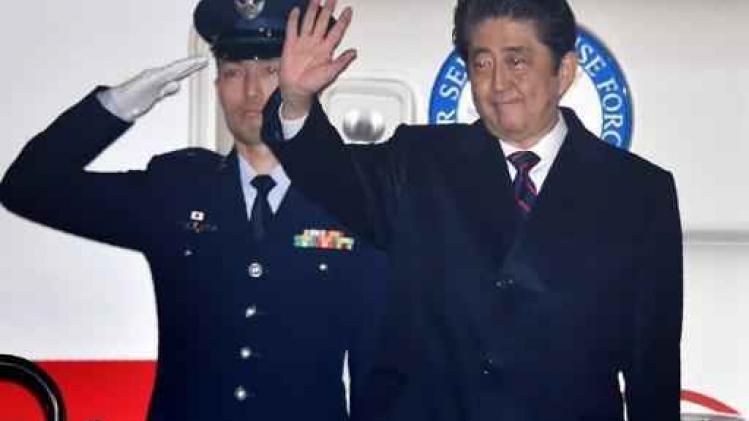 Japanse premier Abe legt krans neer voorafgaand aan bezoek Pearl Harbor